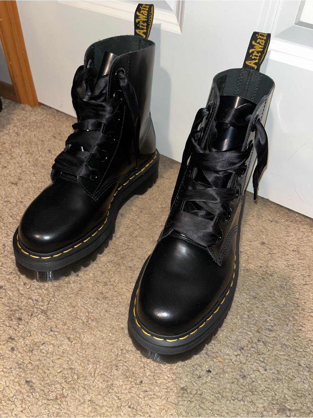 NWOT Dr Martens Molly Platform Boots with satin laces size 9
